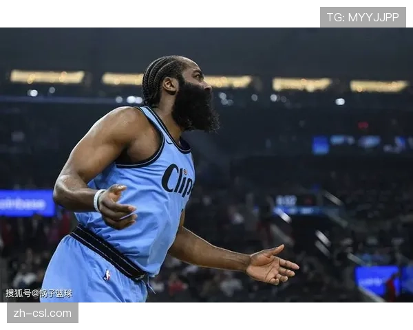 哈登三分落地踩脚踝仅获普通犯规 同一场肘击恶犯凸显尺度不一